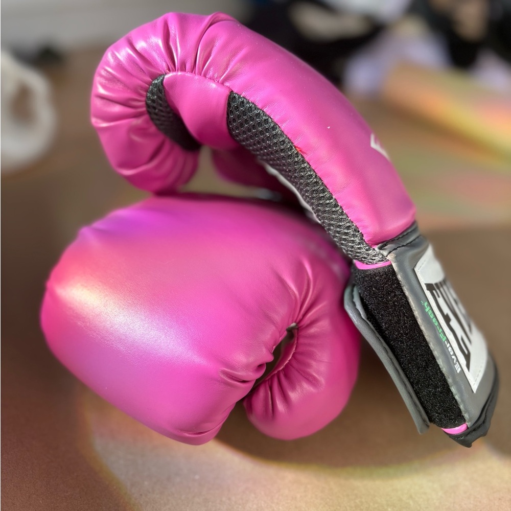 Everlast Fuchsia Boxing Gloves